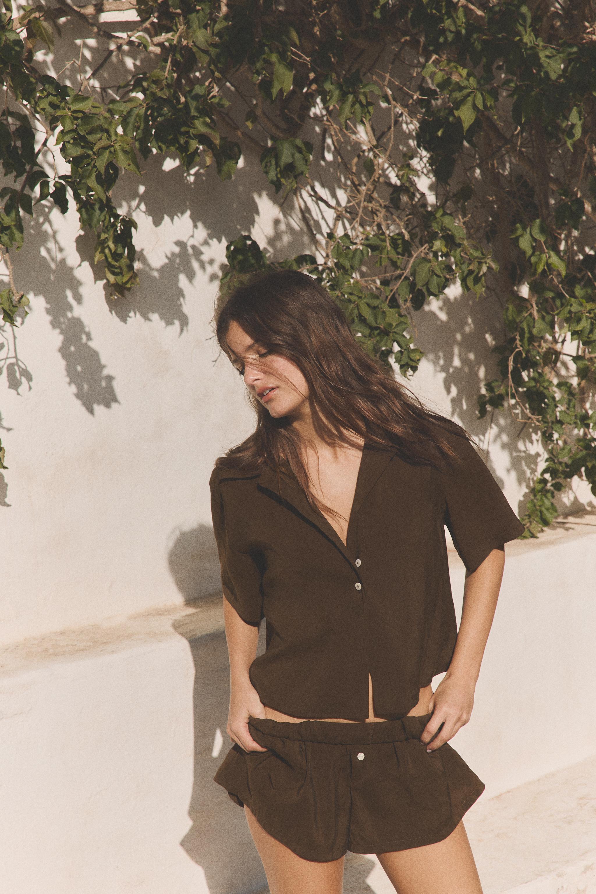 FLOWY SHORT SLEEVE SHIRT
